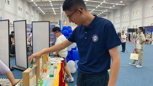 澳門足球博彩網上投注
輔導員倒入流沙瓶3